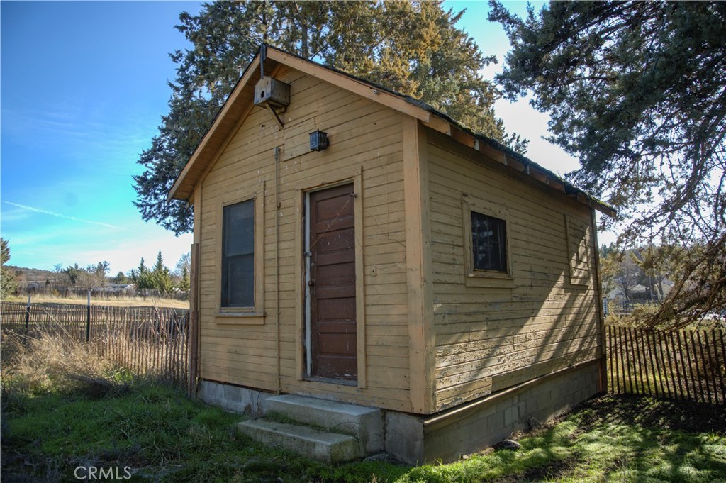 905 Campbell Property Photo 33