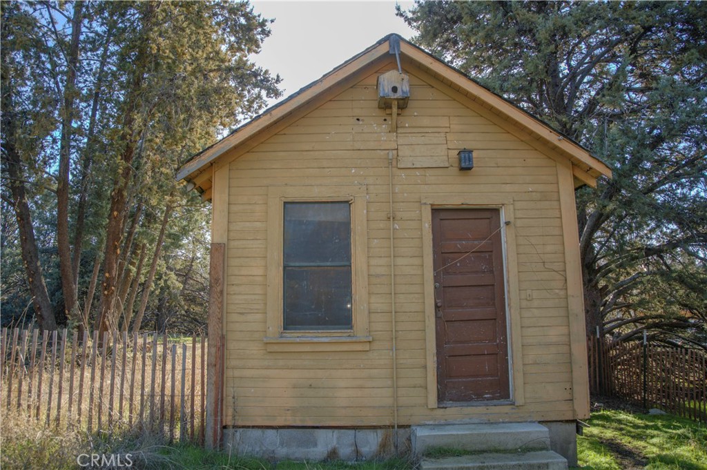 905 Campbell Property Photo 34