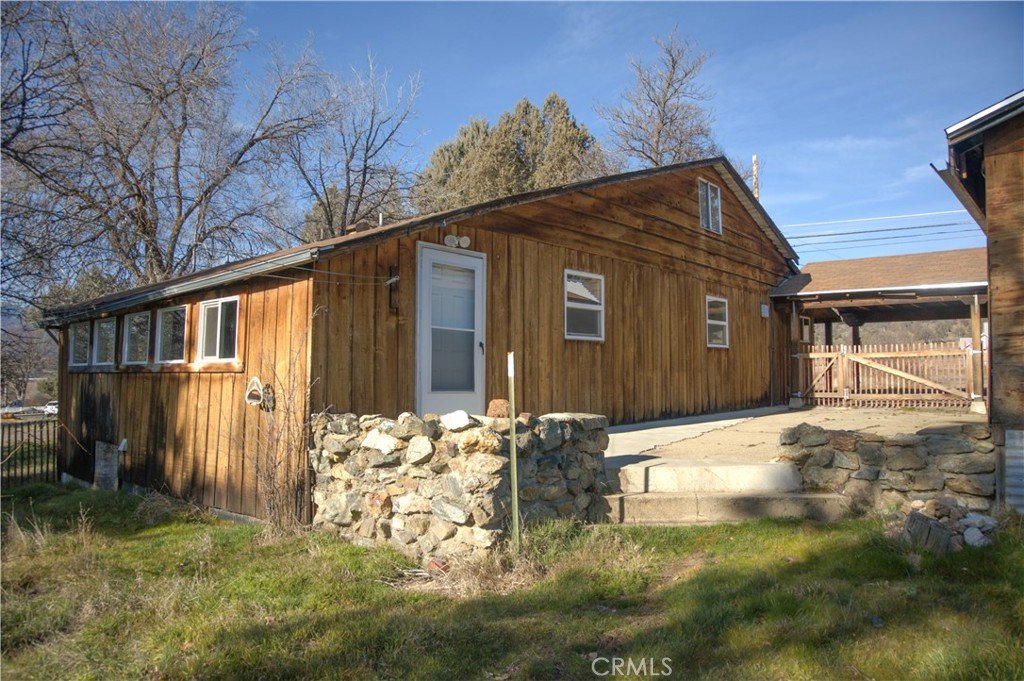 905 Campbell Property Photo 41