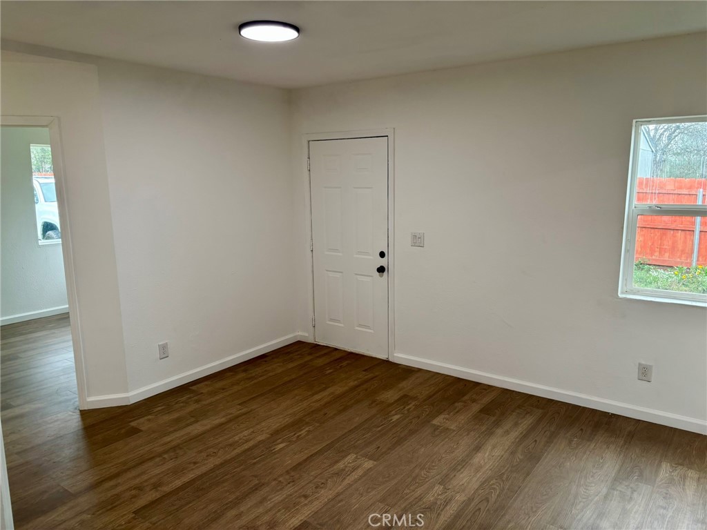 12 Ellis Property Photo 18
