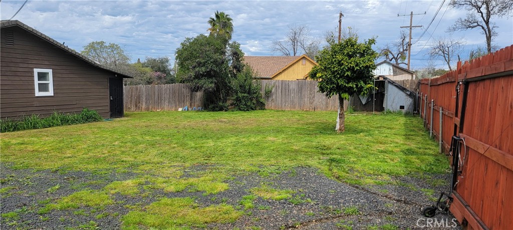 12 Ellis Property Photo 25