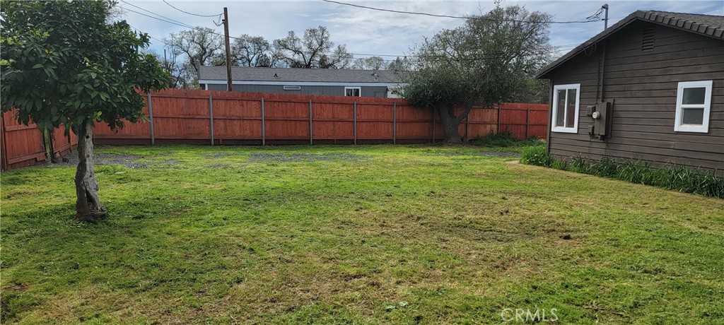 12 Ellis Property Photo 26
