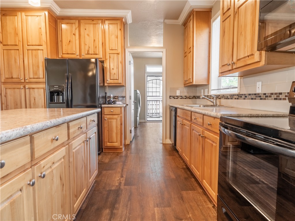 5548 Newland Property Photo 4