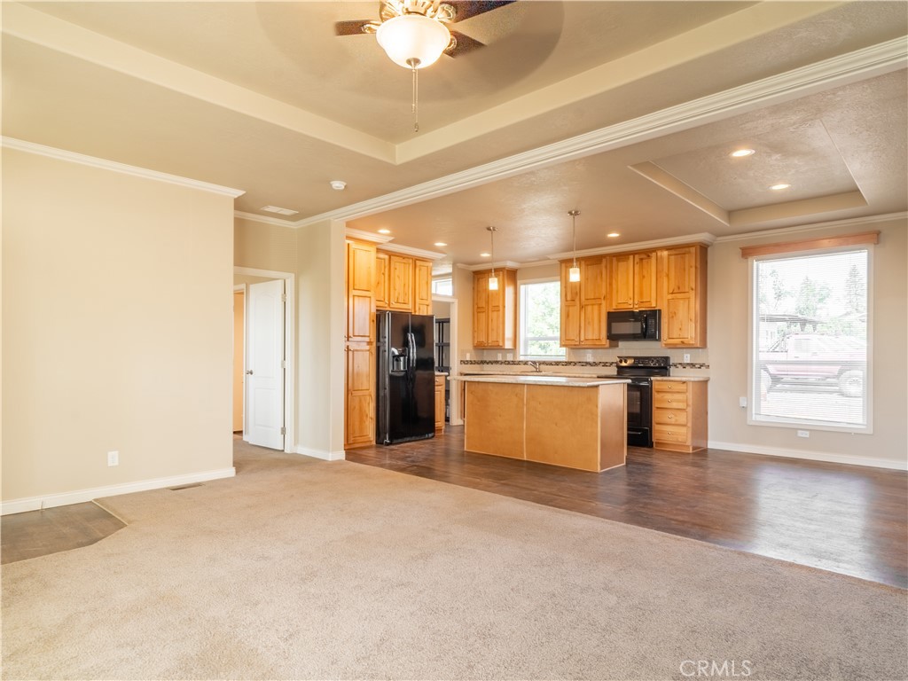 5548 Newland Property Photo 6