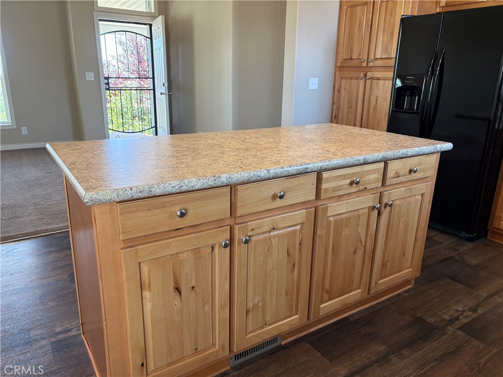 5548 Newland Property Photo 7