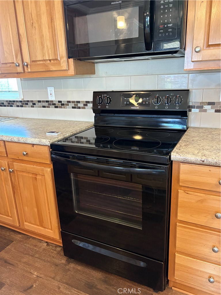 5548 Newland Property Photo 8