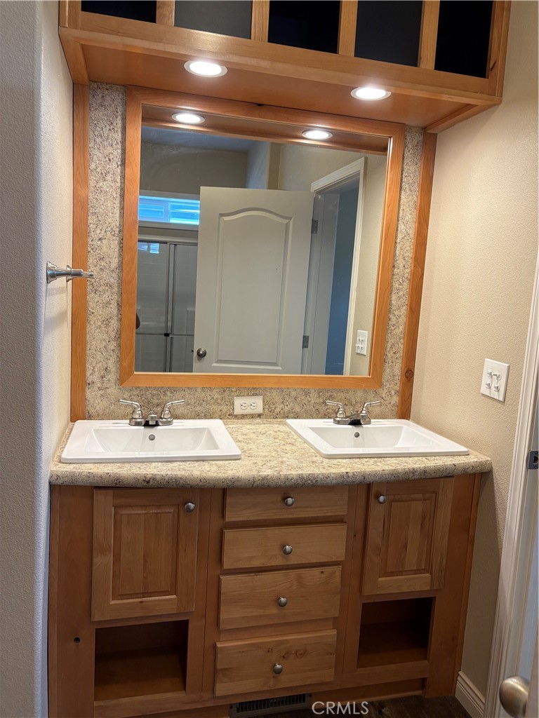 5548 Newland Property Photo 11