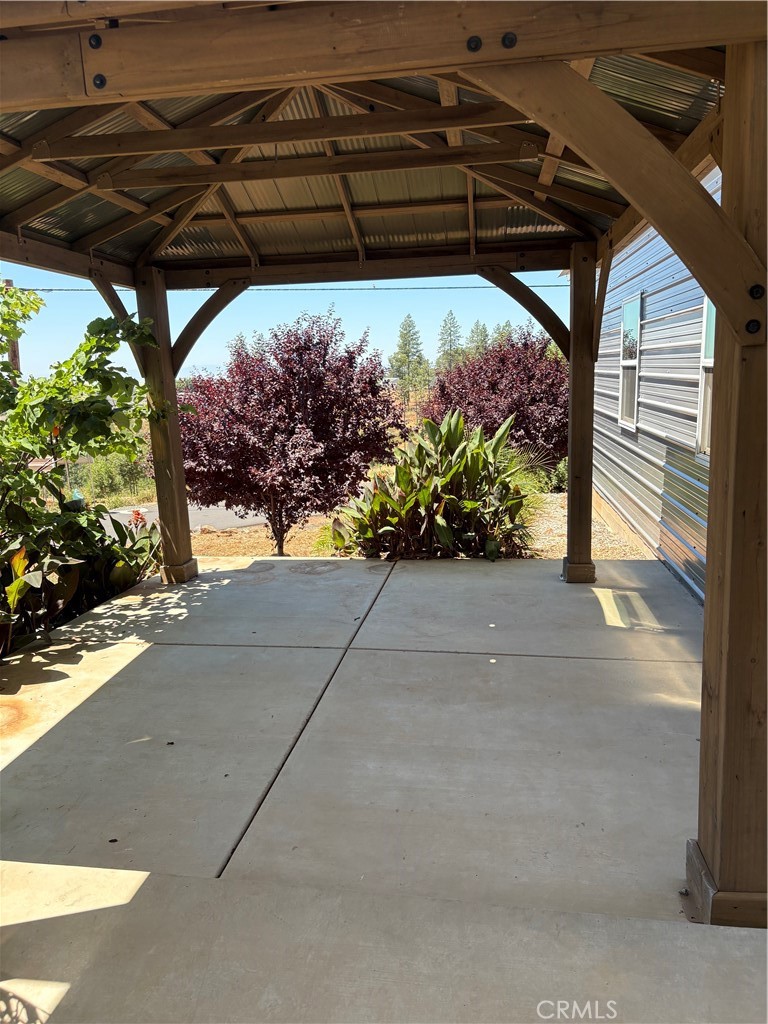 5548 Newland Property Photo 13