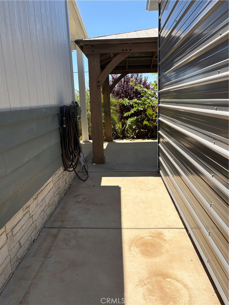 5548 Newland Property Photo 15