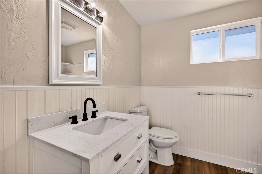 1128 W 5th Property Photo 23