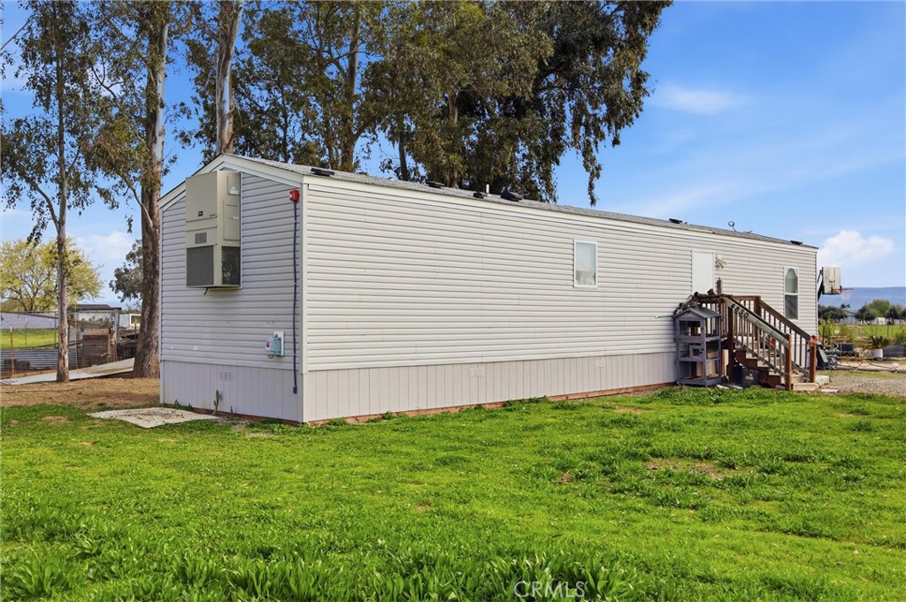 4830 Hall Property Photo 3