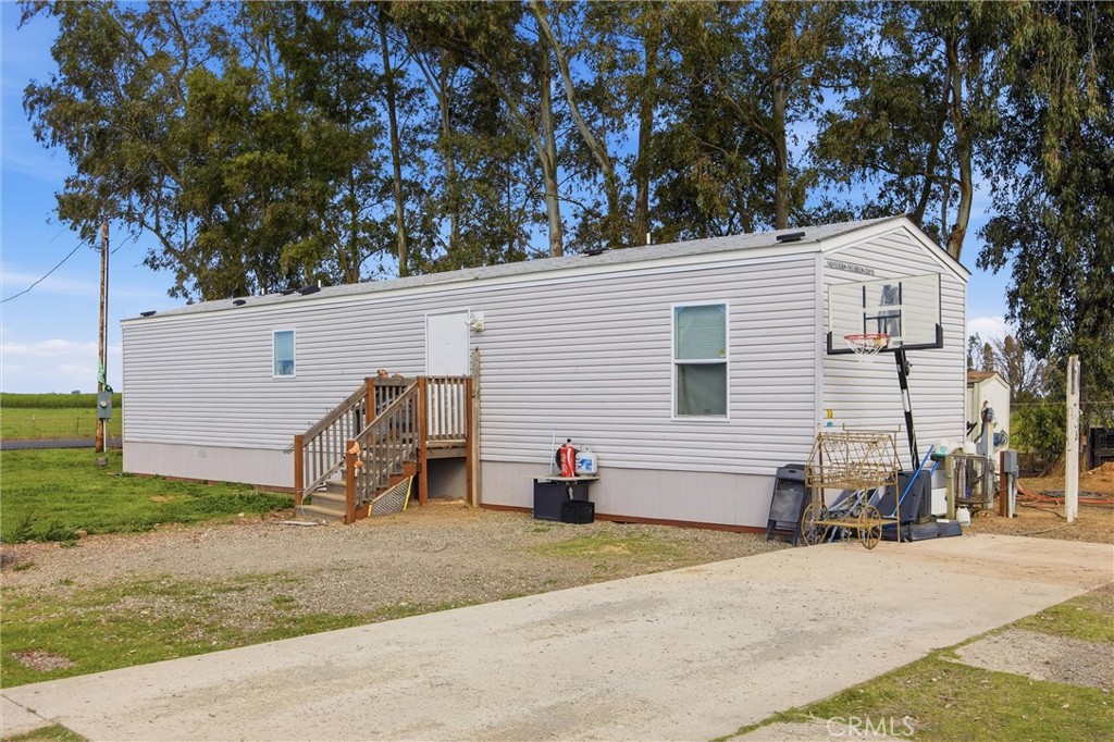 4830 Hall Property Photo 4