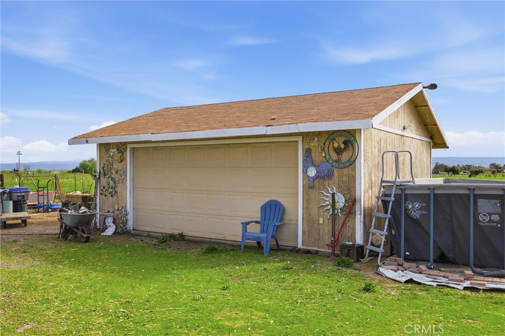 4830 Hall Property Photo 5