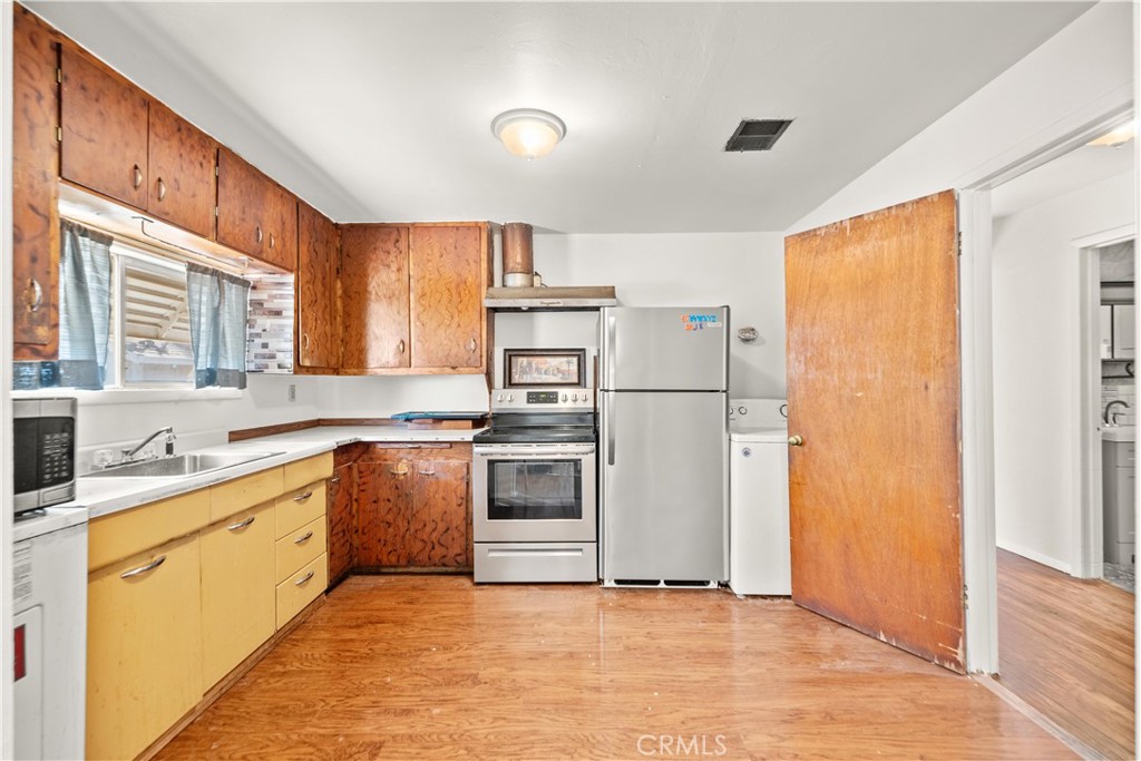 3142 Burlington Property Photo 11