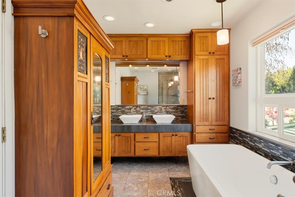 1422 Kingston Property Photo 16