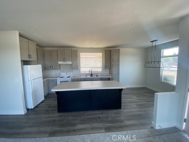 2920 Clark L-6 Property Photo 3