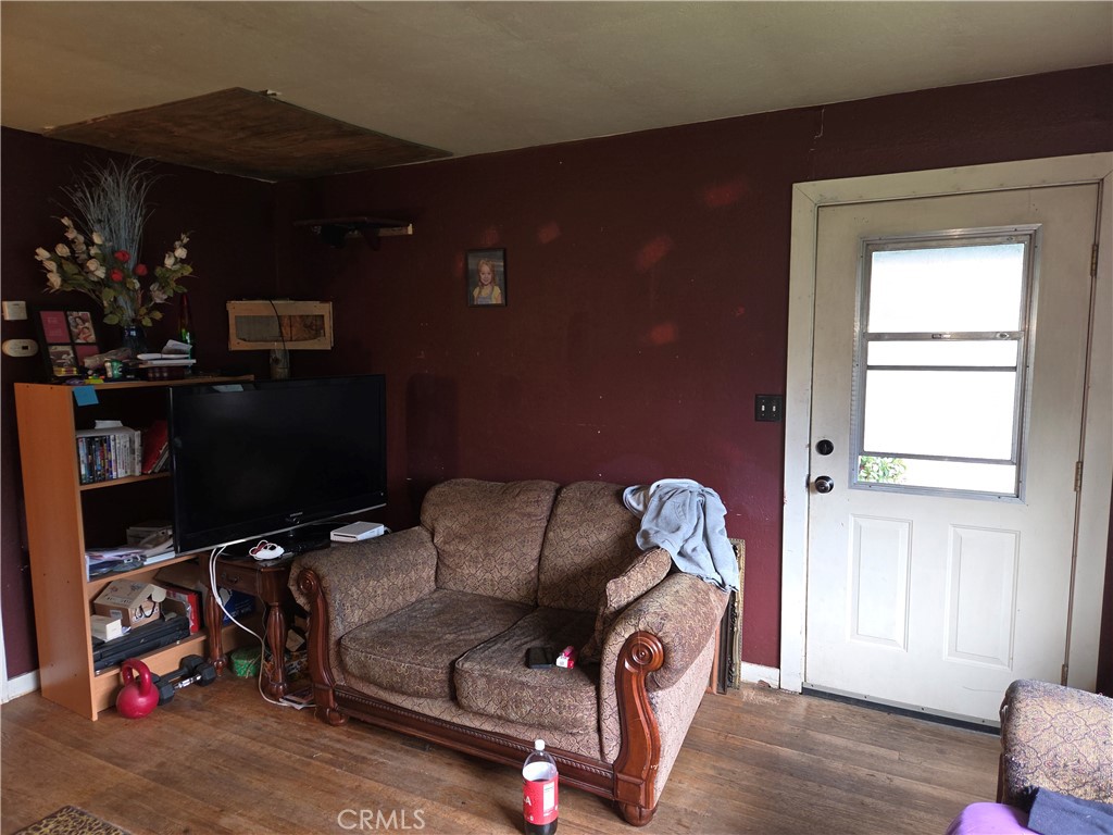 300 Chestnut Property Photo 3