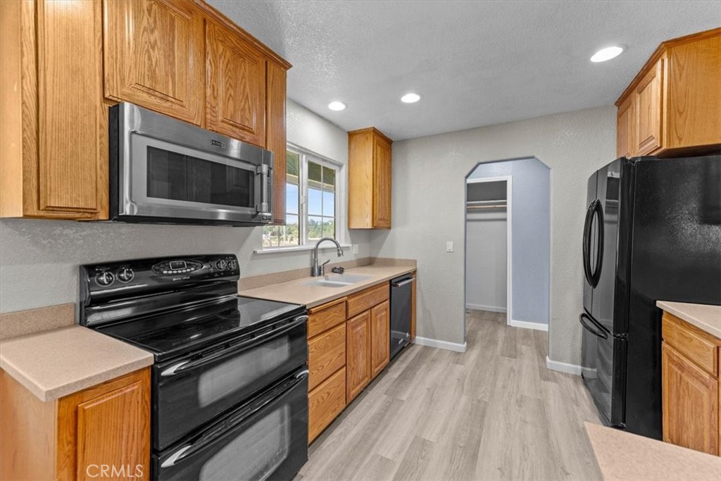 22132 Los Robles Way Property Photo 10