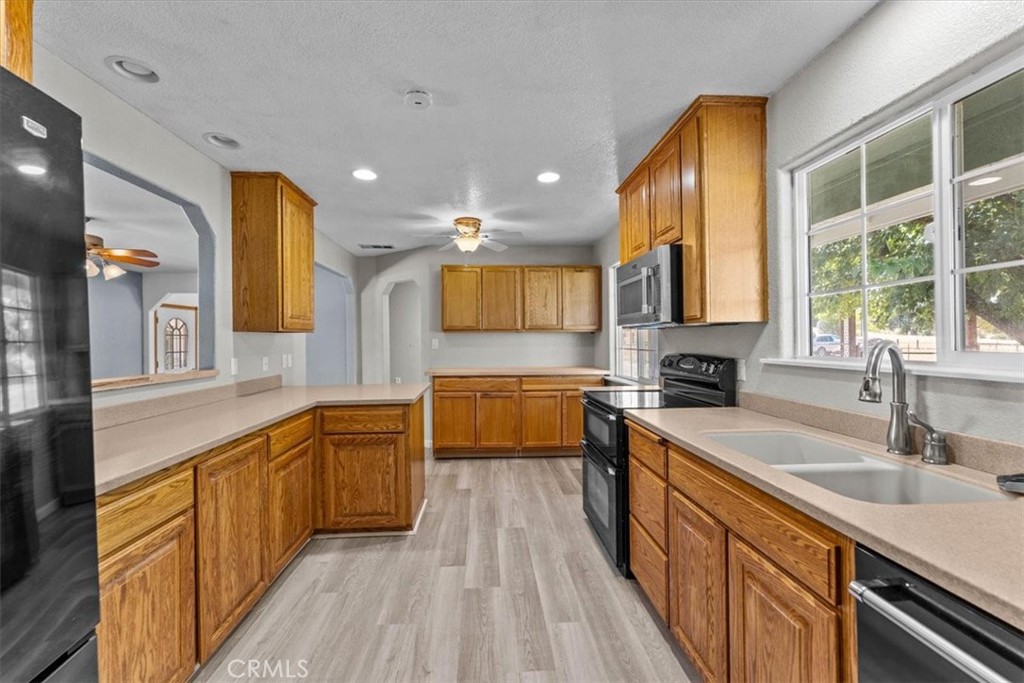 22132 Los Robles Way Property Photo 11