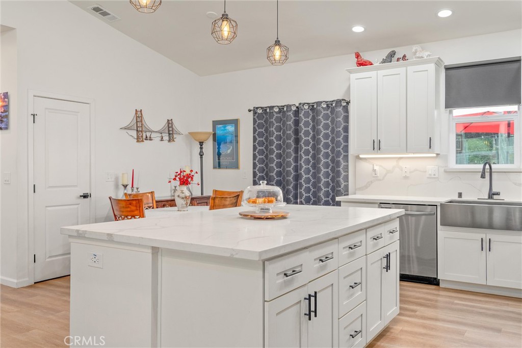 14106 Norwich Property Photo 13