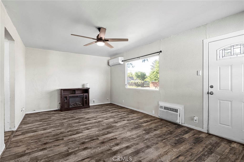 312 W Cedar Street Property Photo 4