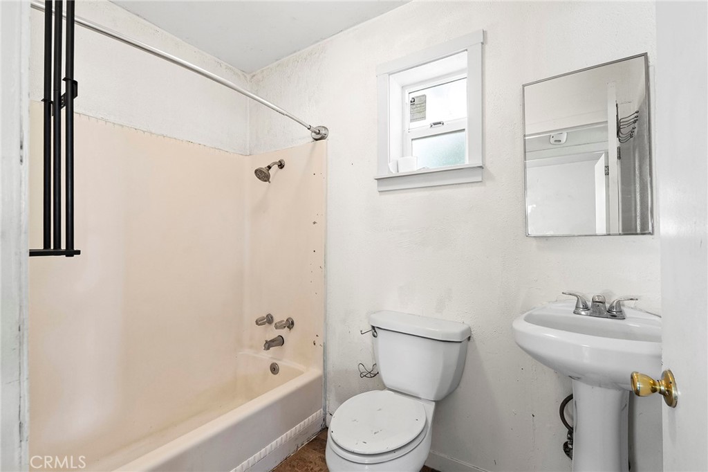 312 W Cedar Street Property Photo 8