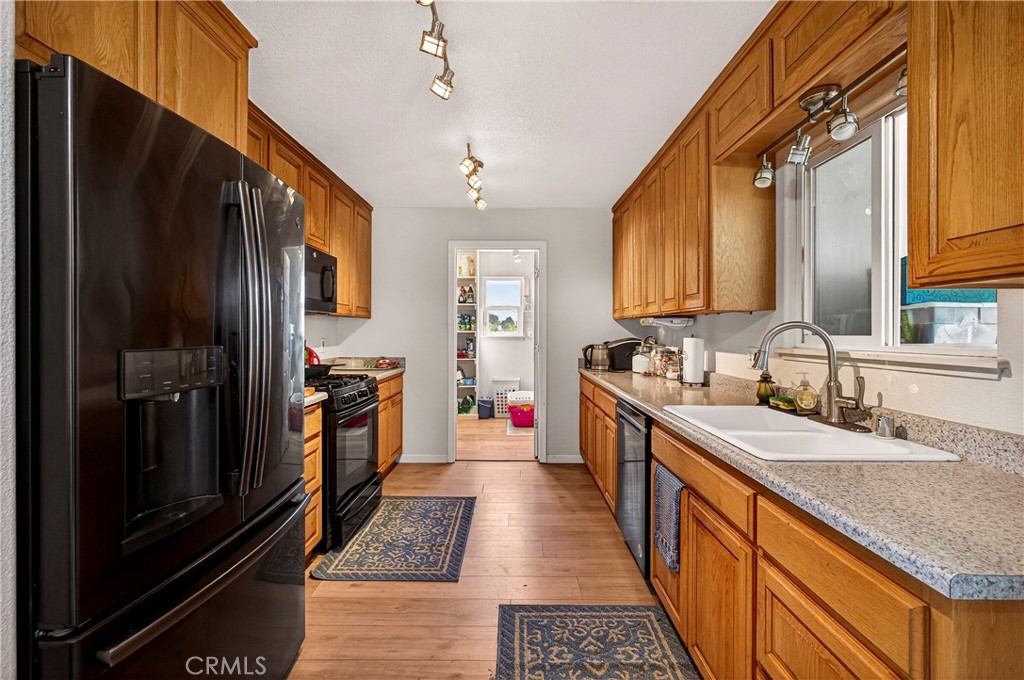 10038 Ahart Property Photo 12