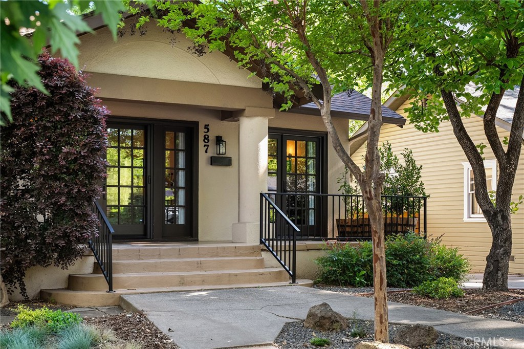 587 E 3rd Property Photo 12