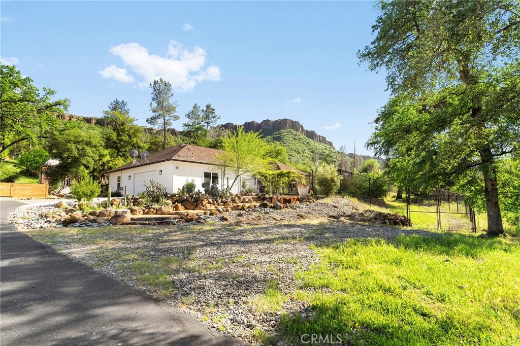 2262 Honey Run Road Property Photo 2