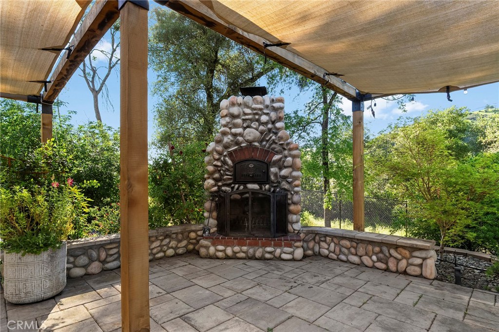2262 Honey Run Road Property Photo 3