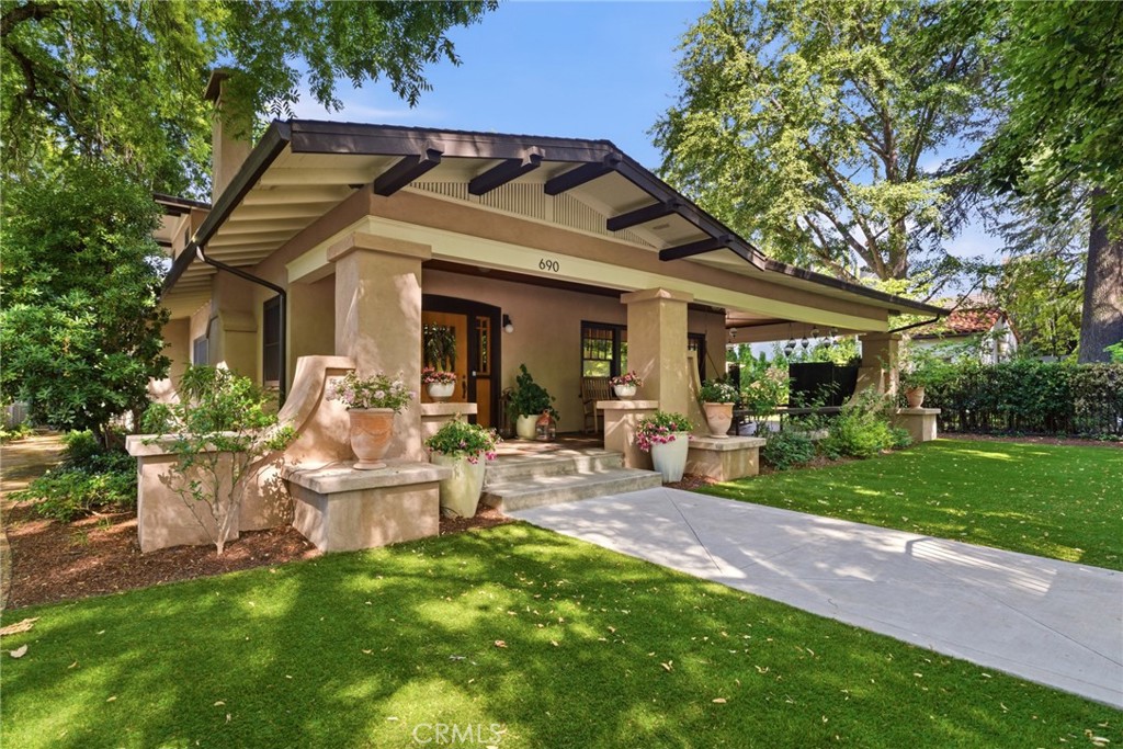 690 Esplanade Property Photo