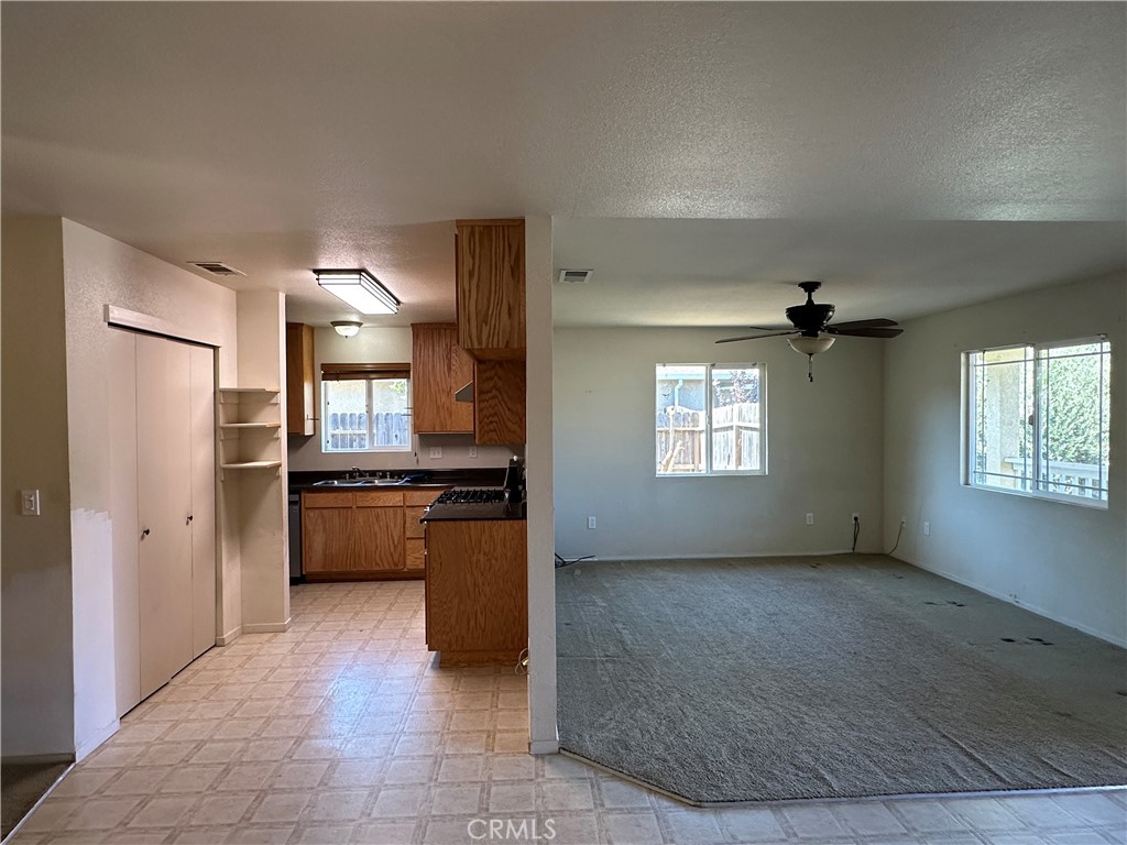 860 Applewood Property Photo 8