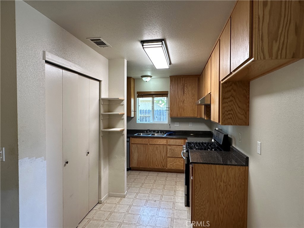 860 Applewood Property Photo 9