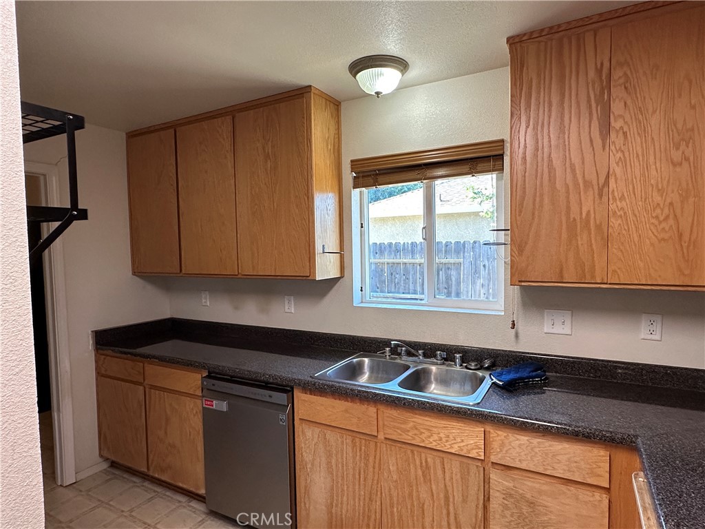 860 Applewood Property Photo 11