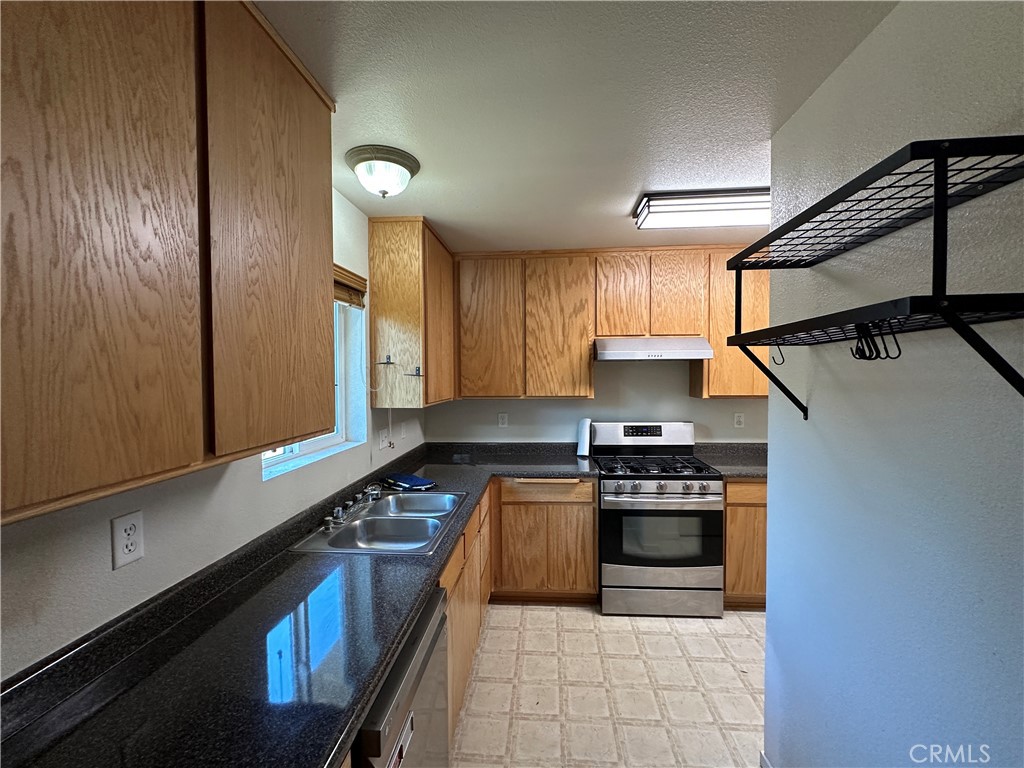 860 Applewood Property Photo 13