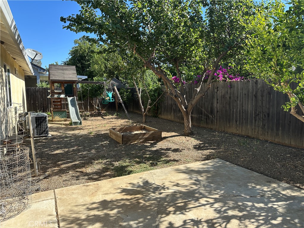 860 Applewood Property Photo 30