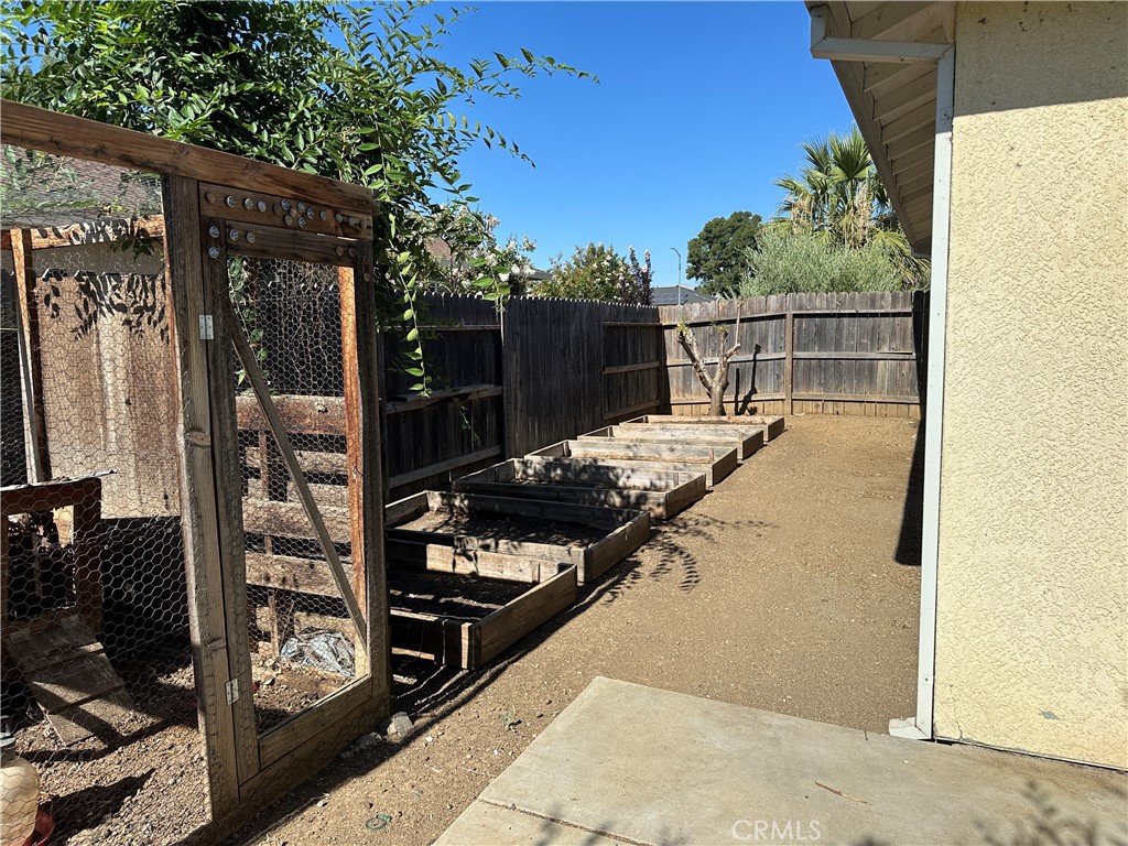 860 Applewood Property Photo 31