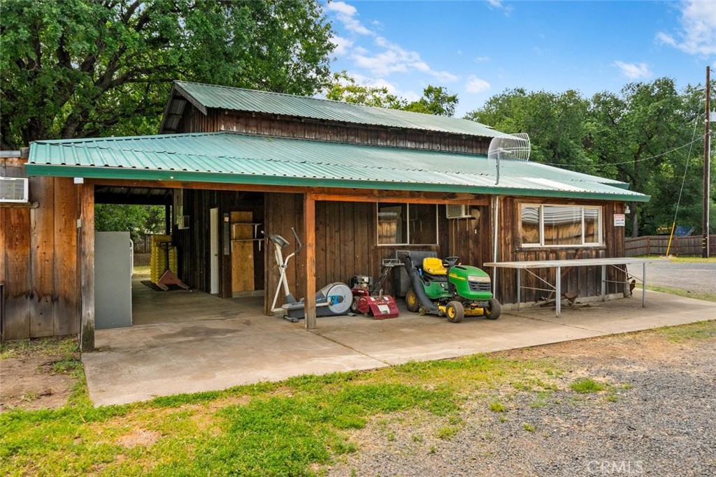 200 Speedway Property Photo 13