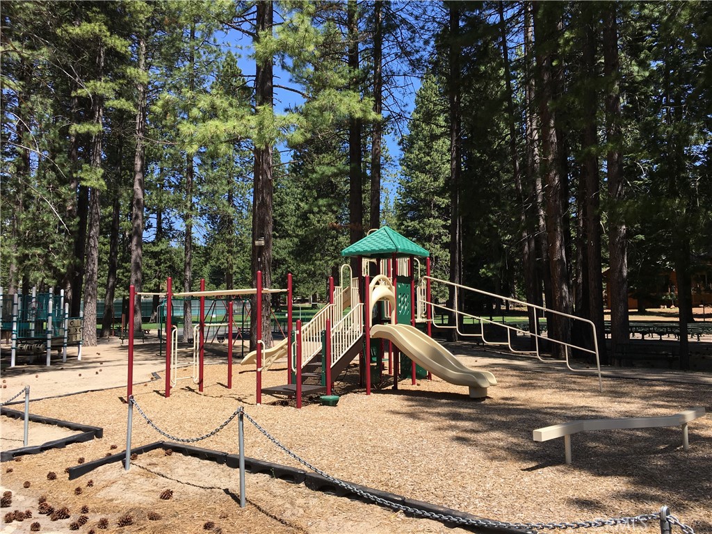 716 Conifer Property Photo 9