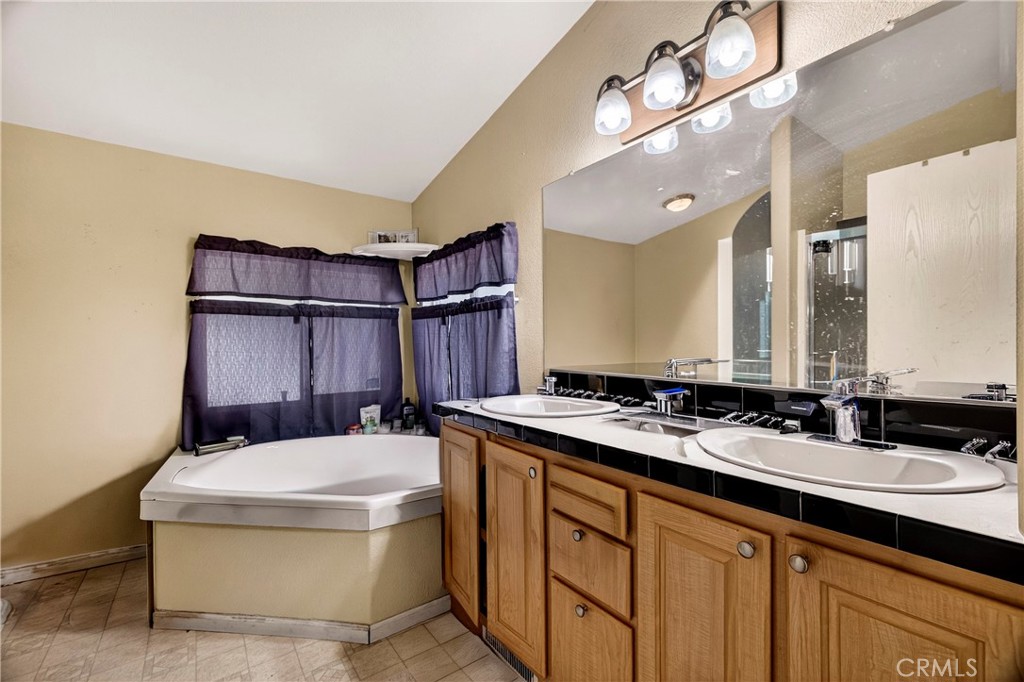 32 Sheldon Property Photo 31
