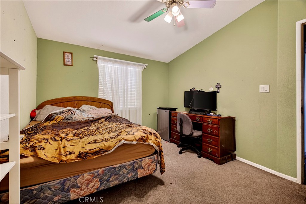 32 Sheldon Property Photo 42