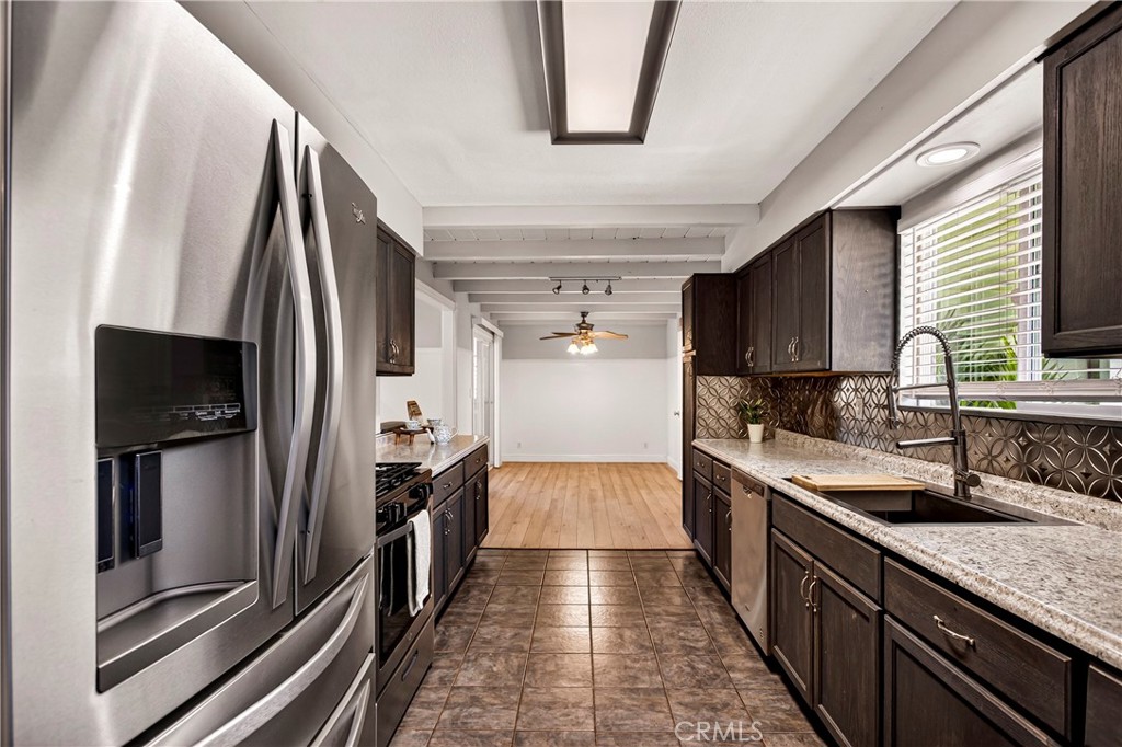 6 Mayfair Property Photo 16