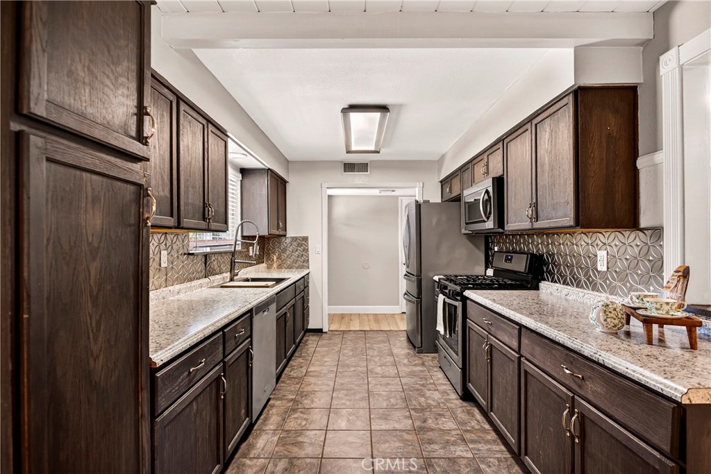 6 Mayfair Property Photo 17
