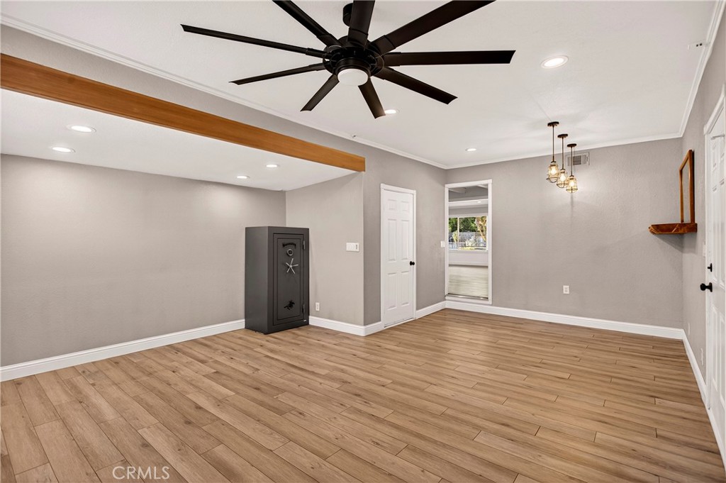 6 Mayfair Property Photo 22