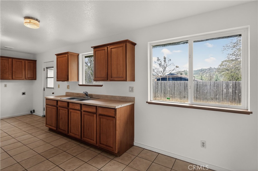 1120 Bluebird Property Photo 19