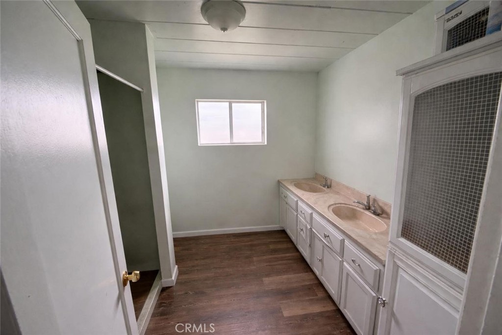 7668 Sherwood Property Photo 4