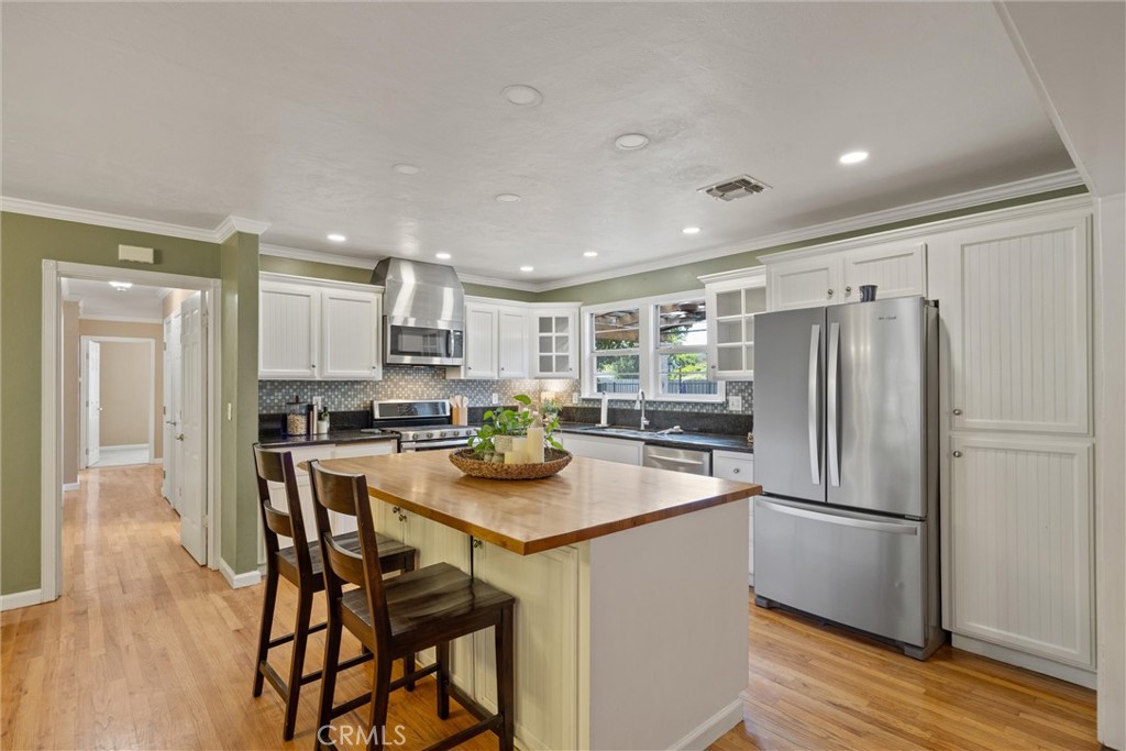 1470 Vallombrosa Avenue Property Photo 3