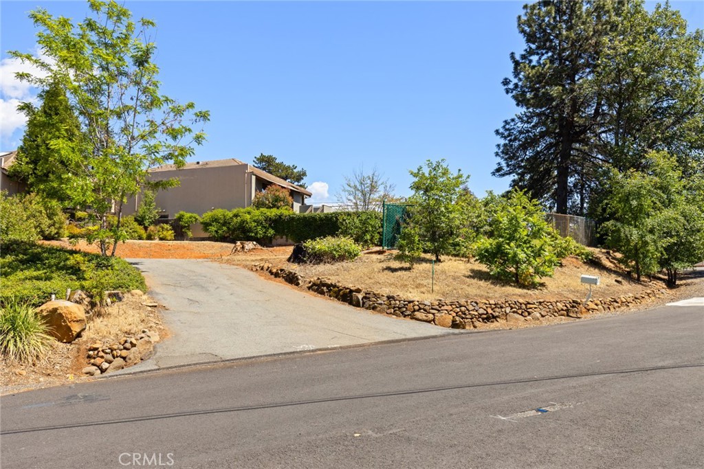 999 Saxberg Property Photo 2
