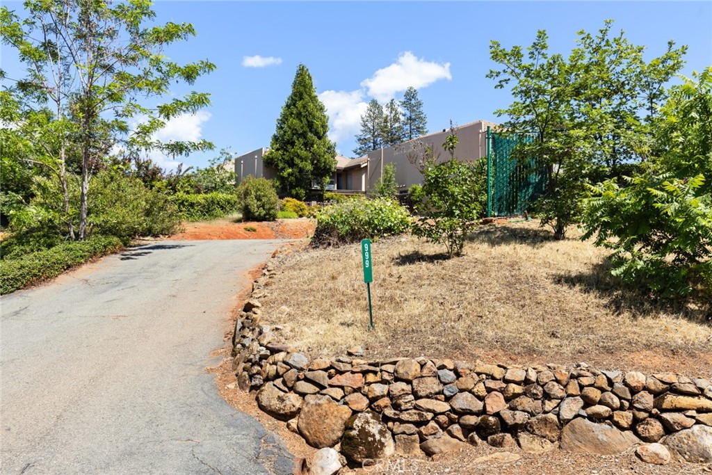 999 Saxberg Property Photo 3