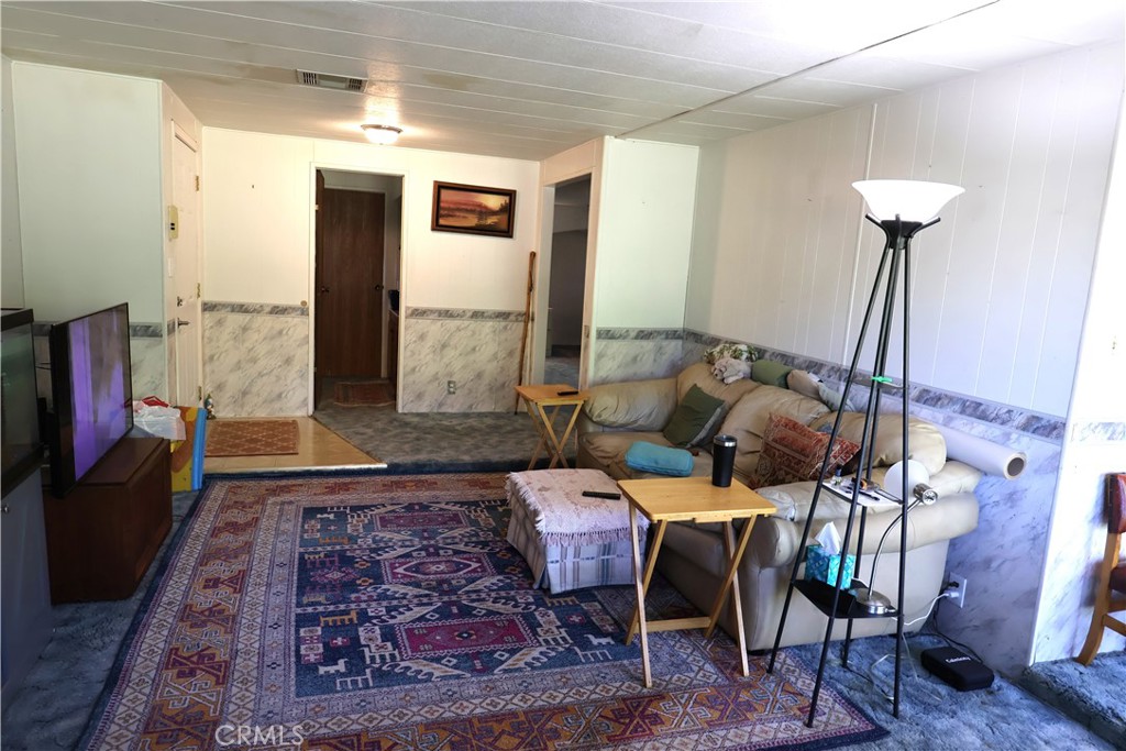 22189 Samson Ave. Property Photo 4